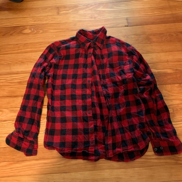 Black and red checkered flannel - Picture 1 of 3